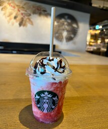うさこのスウィーツ同盟会🍓🍫 | ありちゃん追いストロベリーフラペチーノチョコレートソースがけ🍫🍓 チョコレートソース無料とありちゃんから聞いて初めて知る🙈 相性抜群😉 👦🏻に半分位飲まれた😅(ラッピングキット)
