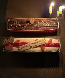 うさこのスウィーツ同盟会- ̗̀ 🎂 ̖́- | 旦那さんが仕事帰りにこちらで有名な洋菓子店のケーキ買って来てくれた✨️美味しかった😋2つでホールケーキ🎂買える値段らしくなら🎂が良かったけど😆予約してないから😂(ラッピングキット)