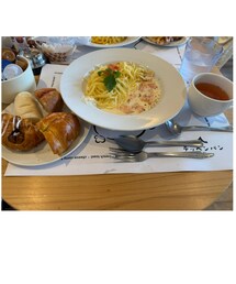 パン食べ放題ランチ🥐🍞🍽 | 少し遠出してパン屋さんにてランチ🍽パンもパスタもドリンクもスープも美味しかった😋👧🏻は自家製コーラ🥤飲んで薬草の味で苦手だったけど、身体に良さそうで美味しかった😋✨️(その他)
