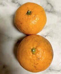 うさこのスウィーツ同盟会🍊 | 職場の方の自家製みかん🍊お裾分けしてもらった🤗甘酸っぱくて美味しかった😋 黒い斑点はポリフェノールとか？(ラッピングキット)