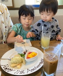 デザートに目がない2人😋 | 🍑がめっちゃ美味しかった😋子供達はガトーショコラ🍫(その他)