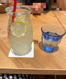 うさこのスウィーツ同盟会🍋 | 渋谷アクシュ ハワイアンカフェ&ダイナーhale’aina HOAにて ランチ後🍽だったので飲み物だけ。レモネード🍋 もちろんレモン輪切りも食べました😋 東京在住時の友人と。(その他)