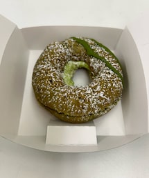 うさこのスウィーツ同盟会🍩 | 職場の方が皆の分まとめて買って来てくれた💡祇園辻利 お濃いドーナツ ふわり抹茶ホイップ 休憩遅くて🍱を14時過ぎに食べてお腹空いてなかったから自宅にて。👦🏻にほぼ食べられ私は一口だけ😆 本当に濃厚で美味しかった😋(ラッピングキット)