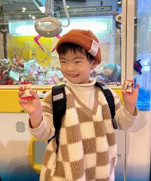 横浜中華街にて🦖 | ベビースターランドにて ピンボールがあり恐竜の飴GET🤗 棒なしの飴はあげてないから食べられないけどもらえたのが嬉しかったみたいでこの笑み😊(その他)