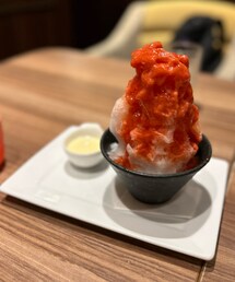 うさこのスウィーツ同盟会🍓🍧 | 高倉町珈琲にて東京でお友達とお茶タイム❣️ 『純氷』苺が濃いソースのかき氷🍓🍧練乳添え🐮  🍓と砂糖だけで作ったソース果肉感あり美味しかった😋レンレンオーダー💡(ラッピングキット)