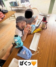 つかみ取りした鮎塩焼き🐟✨️ | 苦かったみたいで4口のみ食べたみたい🥹代わりにカレーライス🍛4杯食べたとか。自分で3匹掴まえたそう🐟🐟🐟✨️ドラえもんの巾着はアンソニーさんのQuinoaバッグのオマケにお菓子が入っていた袋‼️夏休みや冬休みの保育園のおやつ袋や今回のキャンプのおやつ入れに大活躍🎶(その他)