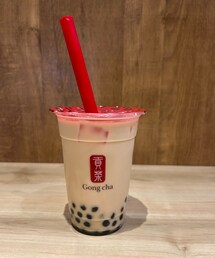 うさこのスウィーツ同盟会🧋 | 👧🏻用 ブラックミルクティー➕パール Mサイズ 学割370円 学割初めて利用💡めちゃお🉐一口もらったけど安定の美味しさ😋(ラッピングキット)