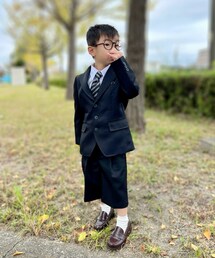 スーツ姿のレンレン👔 | 七五三イベントにスーツで参加。黒ローファーも買おうと思ったけどある物で。👓とブラウン合わせ🤎前撮りで袴着たのでそれはまた後日お披露目できたら✨️(その他)