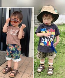 2年前の👦🏻 | 左:2021.7.2投稿 小窓写真📸 🕶逆ですよ🤣 このサンダル初のコーデ よだれ🤤垂らしちゃってるのが懐かしい😆いつもはまだスタイしてた位よだれ多い子だった🥹 右:2021.7.11投稿 同じサンダル、🧦合わせ💡 ハーパンがまだどれも大きくてロールアップしてたのも懐かしい🥹バケハがまだデカい😆(その他)