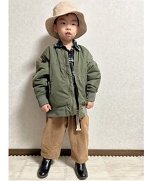 MA1袖ありver. | アウターのベストの袖のチャックをしてなくて、レンレンがレッグウォーマーみたいにただつけただけ😂外した袖が筋肉マンみたいと💪💪言ってこのポーズ 強そうと思ってる(その他)