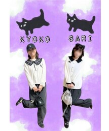 おばけくろねこ👻🐈‍⬛リンク②💝 | ちょうど自前のmozバッグも巾着で2WAY💡🧢とmozリンク🦌 背景のおばけくろねこ👻🐈‍⬛1匹追加👻🐈‍⬛ さりちゃん🎁の淡緑🧦に合わせて🐈🐈ピアスと2年前に誕プレしたかこちゃんのイロチお花キーホルダーつけてます💚これほぼ完璧ポーズでさりちゃんとピッタリ重なり身長同じなの実感💡(ポスター/アート)