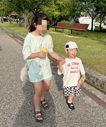 姉の友達と👦🏻🤝 | 駐車場🅿️までずっと手を繋いで歩いてて嬉しそうなレンレン👦🏻 お友達にめっちゃ懐いてた😆💕(その他)