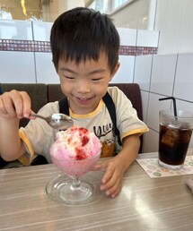 うさこのスウィーツ同盟会🍧 | ミニいちごミルクかき氷🍓🥛🍧 170円💡練乳、いちごジャムもかかっててお🉐❣️最近いちご練乳🍧にハマってる🤭(ラッピングキット)