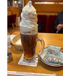 うさこのスウィーツ同盟会🍦☕️ | コメダ珈琲のクリームコーヒー🍦☕️ 大好きなやつ🤩冬でも頼んじゃう🙈豆も付いてくるよ💡昨夜仕事後にお友達らと夫婦👦🏻でお茶してきた☺️👦🏻‪と🍦‬は半分んこ😋(その他)