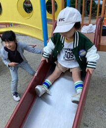 👧🏻と👦🏻 | たまたま上手く2人を撮影📸👧🏻🏫コーデ 👧🏻友達と鬼ごっこ👹💨(その他)