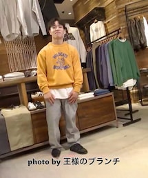 岡慎之助くんのコーデ🇺🇸 | JOURNAL STANDARD relumeさんにてコーディネートの慎之助くん✨くしゅくしゅ袖でシルエット綺麗✨モノトーン好きな慎之助くんカラーコーデ新鮮でお似合い🥰(ラッピングキット)