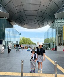 週末のリアコ👀👀 | プラネタリウム🪐前で📸けど科学館には行かず、隣の美術館へ家族で🖼️👦🏻瞬足かエアリフトしか履いてくれない😅 👧🏻はVANSしか履かない💦(その他)