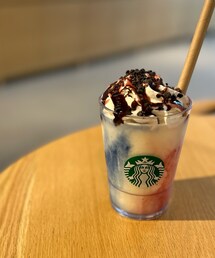 うさこのスウィーツ同盟会😋 | 🇫🇷カラーが美しい😍 甘めだけど酸味もあり美味しかった😋無料のチョコソーストッピング(その他)