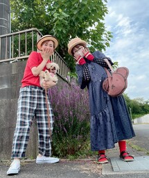 だるちゃんの叔父様が植えてくれたお花の前で🪻✨ | ハット