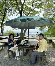 山頂でお蕎麦 | 父はどこを見てるんだろう？🤣(その他)