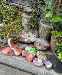 オーナーさんが石に描いたもの | おもちゃ