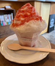 生いちごかき氷🍧 | 生のいちごシロップが美味しいかき氷✨(食器/キッチン)
