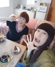 ひらいちゃんが来たよ💗 | 何気にぱっつんヘア姉妹👭✨(食器)