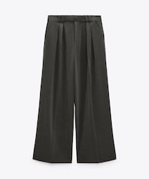 ZARA | フルレングスパンツ ￥5,990(スラックス)