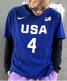 am3:41 | 【USA代表 Jimmy Butler Tシャツ 】2016年リオデジャネイロオリンピック。 金メダルを獲得したバスケットボールアメリカ代表のアイテム。  ユニフォーム仕様のジミー・バトラーのTシャツです。  ■サイズ(XL) 着丈：68cm 身幅：60cm 肩幅：50cm 袖丈：22cm  ■ブランド NIKE(ナイキ)(Tシャツ/カットソー)