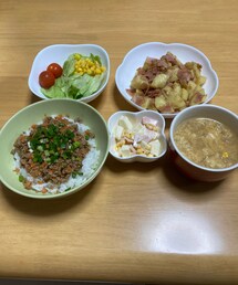 ゆっこの手料理 | 牛そぼろごはん、中華スープ、ジャーマンポテト、りんごサラダ、普通のサラダ(その他)