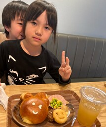 背後霊⁉️ | 妹の髪の毛の匂いが大好きなお兄ちゃん、毎日匂い嗅いでます(香水)