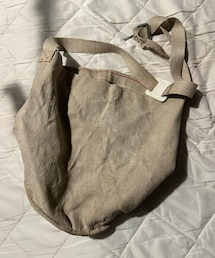 フランス軍 50年代 | 奈良の古着屋two of usさんで購入。フランス軍の50年代支給品とのことです。特になにがとかはないんですけど、俺はやっぱりミリタリーのアイテムに心が惹かれるみたいです。内側の赤いステッチがニクいですねぇ…。(ショルダーバッグ)