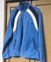 pierre cardin | 淡いブルーでフリース素材のトラックジャケット。後に気づいたけどピエールカルダンだった。地元の素敵なお店の店主が持ってるアイテムを売りますという古着イベントにて購入。なんと1000円で買えた。(その他アウター)