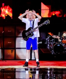 Angus Young | 音楽/本・雑誌