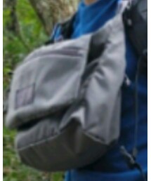 MYSTERY RANCH | 肩帶拆除用扣環當胸口包(ショルダーバッグ)