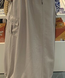 UNKNOWN. | スカート