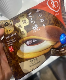 甘味バカ一代👊 | チルドスウィーツ界では定番のモンテール製のどら焼。沖縄黒糖味。このシリーズの中では1番美味いかも。ただ『沖縄黒糖400周年』とか書いてたので、キャンペーン的な限定品なのかな？(その他)