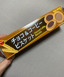 甘味バカ一代🥋 | ブルボンのド定番＆ロングセラー。で、リーズナブル！文字通りチョコとコーヒー味のビスケットが2種類入っているのだが、コーヒー味だけで売って欲しいと思っているのは、私だけではあるまい。(その他)