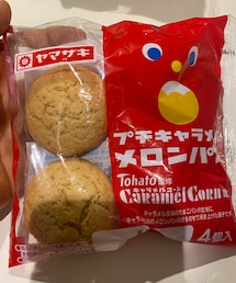 甘味バカ一代👊 | ヤマザキのプチメロンパンとキャラメルコーンのコラボ。美味いんだが、キャラメルコーンの味は、ほんのりとしかしないかな？(その他)