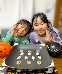 ハロウィングミ🎃🍬 | ハロウィングミ作ったよ🧡　　　　　　　　　　　　　ピュレグミとマロッシュにチョコペンでお絵かき👻🎃(食器)