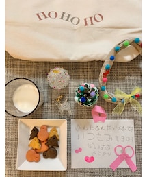🎅さんへお手紙とおやつ🍪🥛✨ | おやつ🍪🥛とお手紙💌「サンタさん見てるよ🎅✨」って言ってたらこんなお手紙書いてた🤭💕 リース✨と松ぼっくりツリー🎄はSARA手作り🥰(食器)