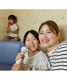 カラオケデビュー🥳🎶 | 子供達マイク🎤握って返してくれませんでしたぁ🤣　　そしてボーダーお揃いPart2😂(その他)