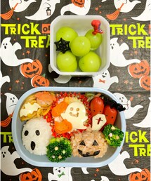ハロウィン弁当🎃👻✨ | 前回とほぼ同じハロウィン弁当👻🍱今回はお野菜🫛🥕🥦増やしてボリュームUPしました🎃✨完食してくれて嬉しい🥰(お弁当箱)