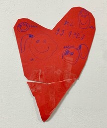 RENから絵のお手紙🥹💌 | RENが描いてくれた家族の絵🥰　　　　　　　　　　　ハサミ✂️でハート型に切ってくれました🥹❤️             途中失敗しちゃってテープで貼り付けてあるけど　　　　それもまた可愛らしい作品🤭🫧　　　　　　　　　　　RENからのお手紙💌先生が代筆してくださいました🥹(ラッピングキット)