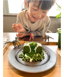 またデートしてね🦖✨ | 大好きな抹茶のお店でデートしてくれるちっちゃな彼氏🥹💓このお店には観葉植物がたくさんあるので🦖🦕達 持参です🤭✨(その他)