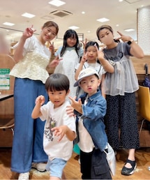 デニム＆ビスチェリンク✨ | 打ち合わせなかったのにデニム＆Tシャツ＆ビスチェでリンクコーデ出来ました🤗💓お土産もお菓子とグミ2個リンクしてたね🤩通じ合っている〜🥰✨(その他)