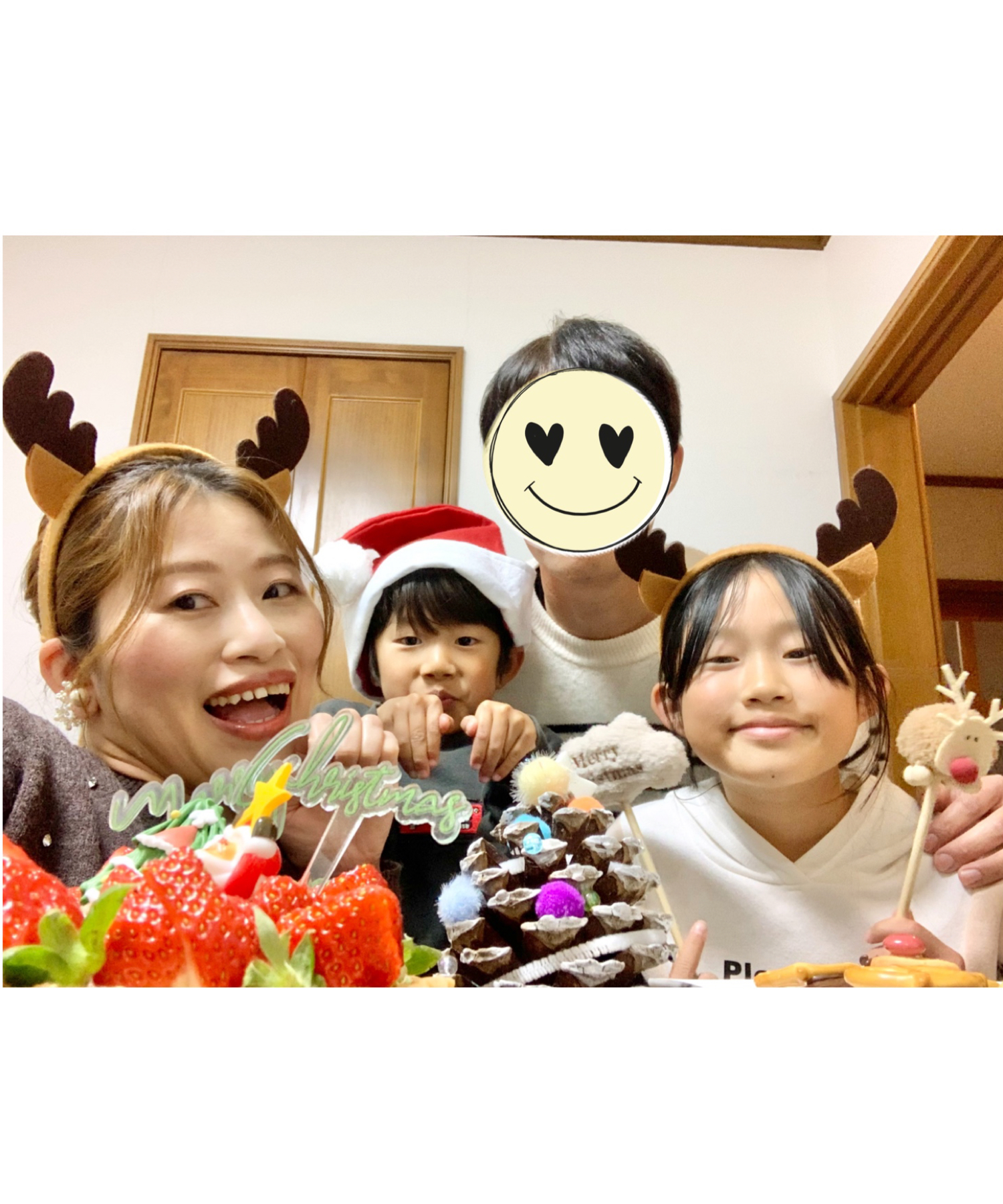 Christmas party🥳 | 今年はRENがサンタさん🎅🏻SARAと私がトナカイ🫎パパはついに役割なしでした🤣私は服もトナカイ色🦌✨(食器)