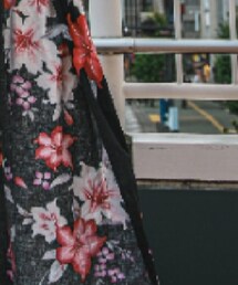 自主制作 | 着てる本人が190cm+厚底25cmで215cmの特注の浴衣になります。そもそも215cmの浴衣が存在しないのでコスプレとしての自主制作になります。浴衣じたいの素地は綿で安い反物を2つ購入し色違いで製作したものになります(浴衣)