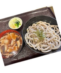 うどんの麺がグレー | 想像以上に麺が太いっ〜そしてなぜかグレーお洒落しすぎたのか⁉︎この麺👀(その他)
