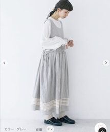 Samansa Mos2 | kazumiさんコラボ エプロンワンピ・グレー ¥8690(ジャンパースカート)